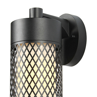 Уличный светильник Favourite Barrel 3020-1W, D180*W120*H290, каркас чёрного цвета, внутренний плафон из белого матового стекла, IP44