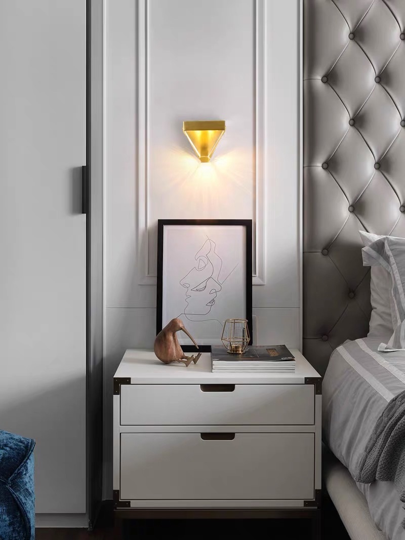 Светильник настенный ElegantLight DZN-13055 ЗОЛОТО  D100/H100/1/LED/4500K FACETED-STONE 24-05 VST