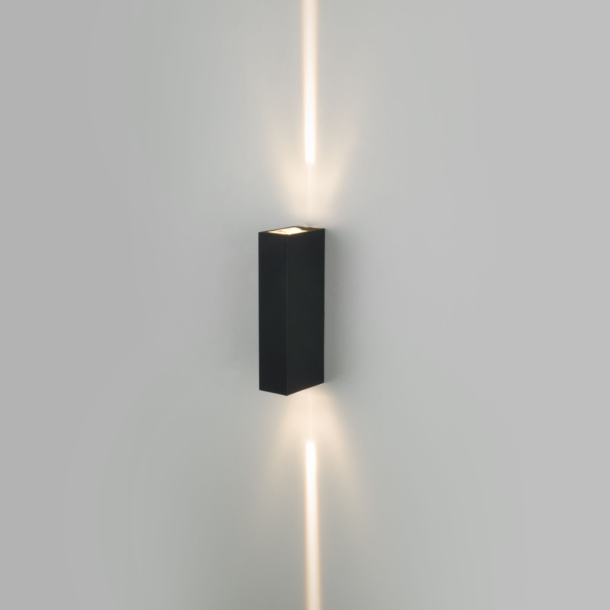 Уличный настенный светодиодный светильник Blaze LED IP54 35136/W черный Elektrostandard