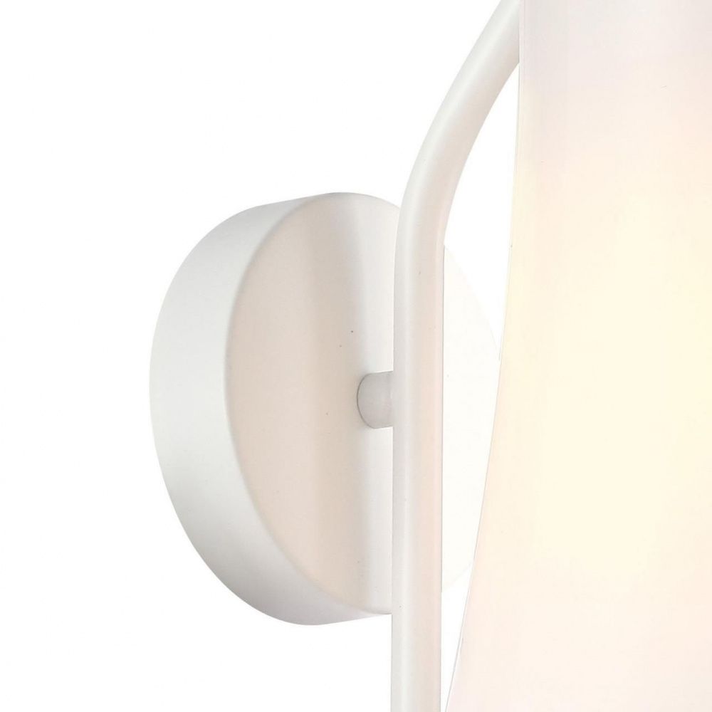 Бра Favourite Sigma 2959-1W, D230*W160*H350, каркас матового белого цвета, плафоны из выдувного стекла дуплекс цвета опала