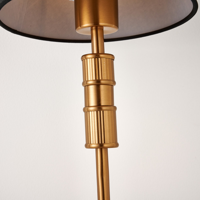 Настольная лампа Favourite Flagship 2933-1T, D200*H495, античной латуни, плафон из черной атласной ткани