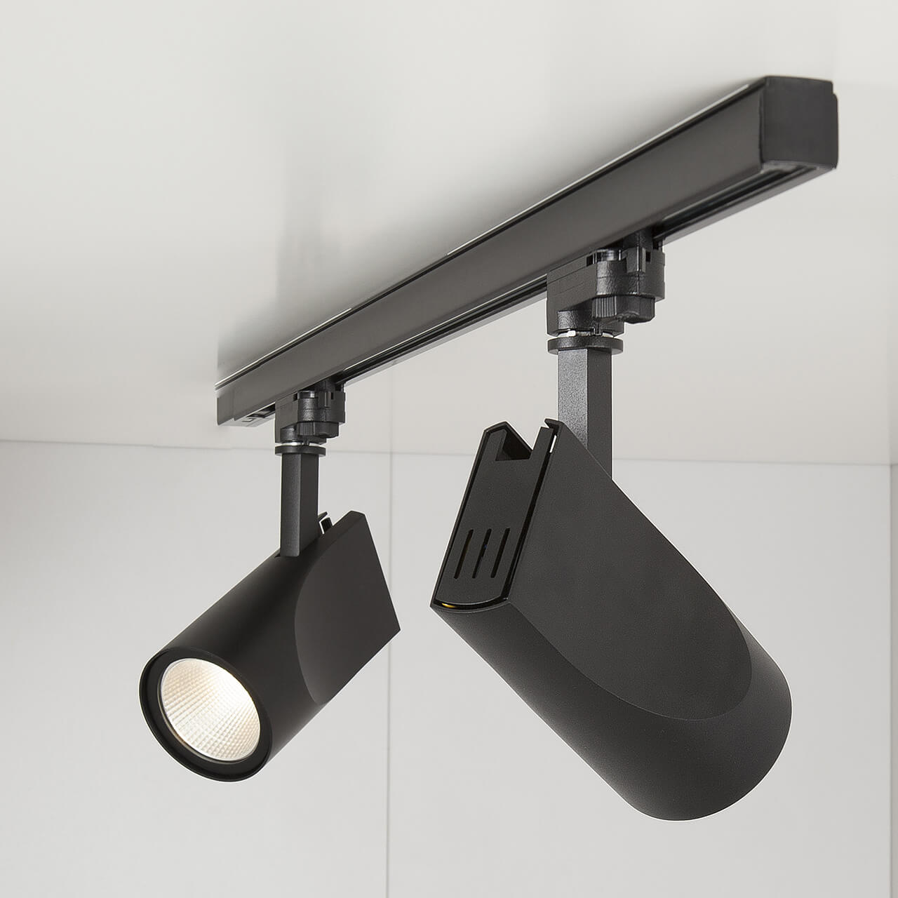 Трековый светильник Elektrostandard Vista, черный, LED, 32W, 3300K, 3000Lm, 4690389111501
