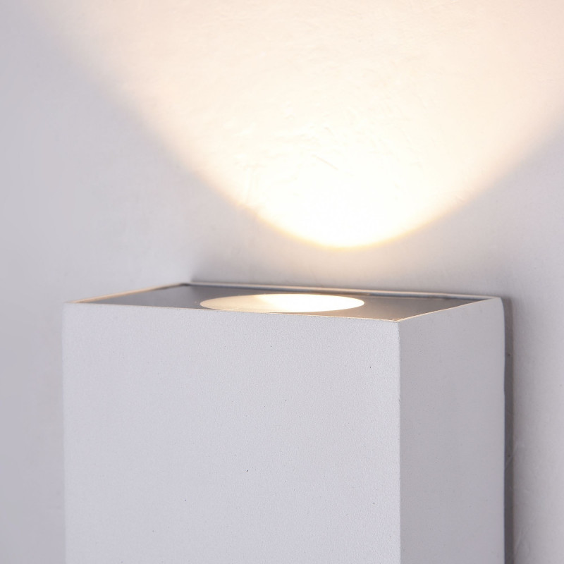 Уличный настенный светодиодный светильник Maytoni Times Square O581WL-L6W белый