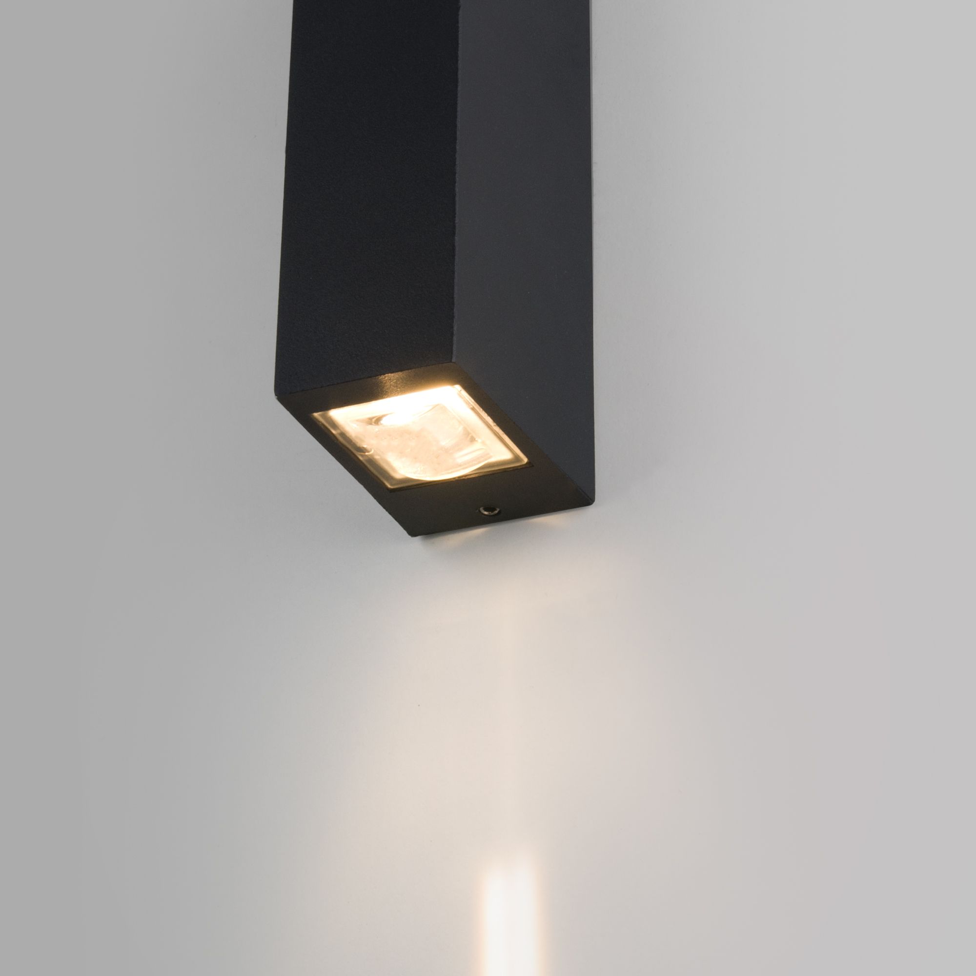 Уличный настенный светодиодный светильник Blaze LED IP54 35136/W черный Elektrostandard