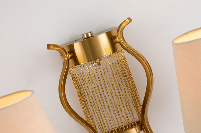 Бра Favourite Ketten 2867-2W, D260*W460*H245, латунь, плафоны из велюровой ткани кремового цвета, декоративный элемент в виде латунных цепочек