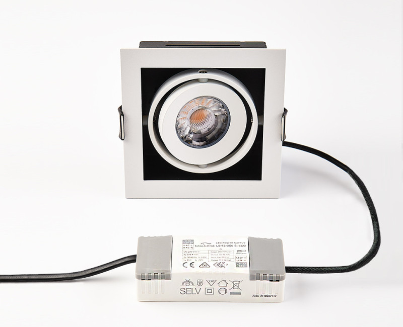 Встраиваемый светильник 10*10*5,2 см, ITALLINE  DL 3032 white 3000K