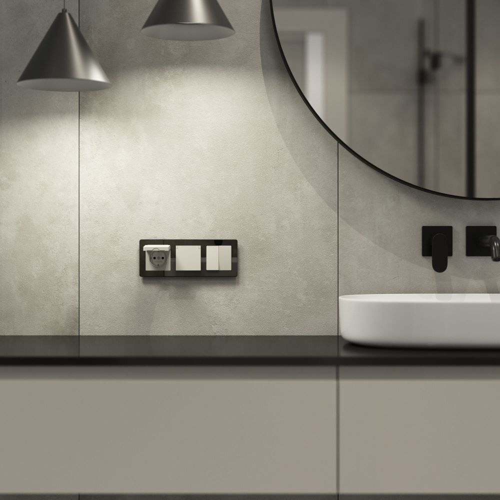 W1271204 Розетка влагозащ. с зазем. с защит. крышкой и шторками, дымчатый Werkel, 4690389211980