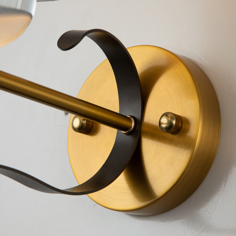 Бра Favourite Opera 2994-1W, D230*W120*H360, латуни, декоративные металлические ленты темно-коричневого цвета, декоративные стеклянные шары на рожках, плафоны из ткани белого цвета