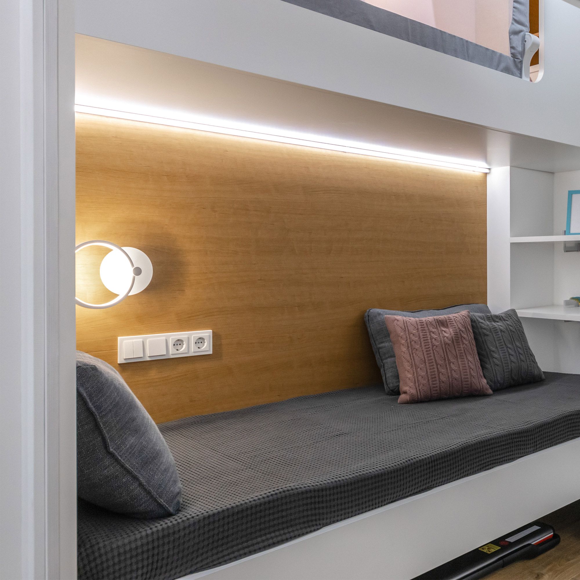 Светодиодная лента Лента светодиодная 24V 14,4W 60Led 5050 IP65 теплый белый, 5м Elektrostandard