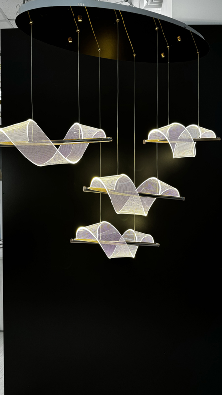 Светильник подвесной 106*39*150 см, LED 56W, 3200K, 15 м2 Wertmark Hilda WE452.04.323, золото