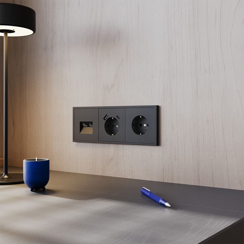 Розетка встраиваемая Voltum S70 с заземлением и защитными шторками, 16А, с USB, A+С, черный матовый пластик Soft touch VLS040508