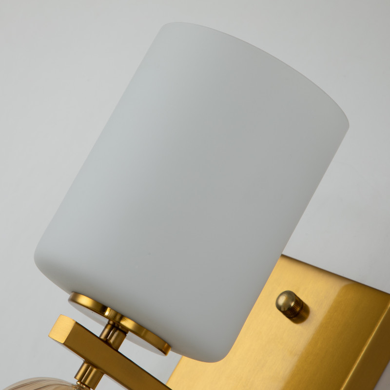 Бра Favourite Ether 2998-1W, D200*W120*H350, латуни, декор в виде узорных выдувных стеклянных шаров янтарного цвета, плафон из стекла белого цвета