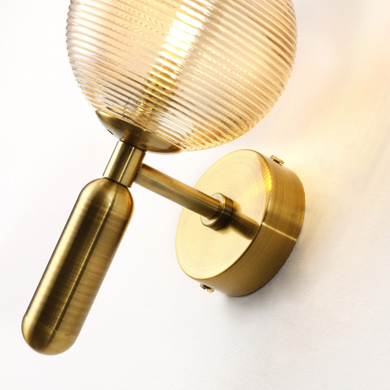 Бра Favourite Idem 2723-1W, D150*W120*H240, латунь, плафон из рифленого стекла янтарного цвета