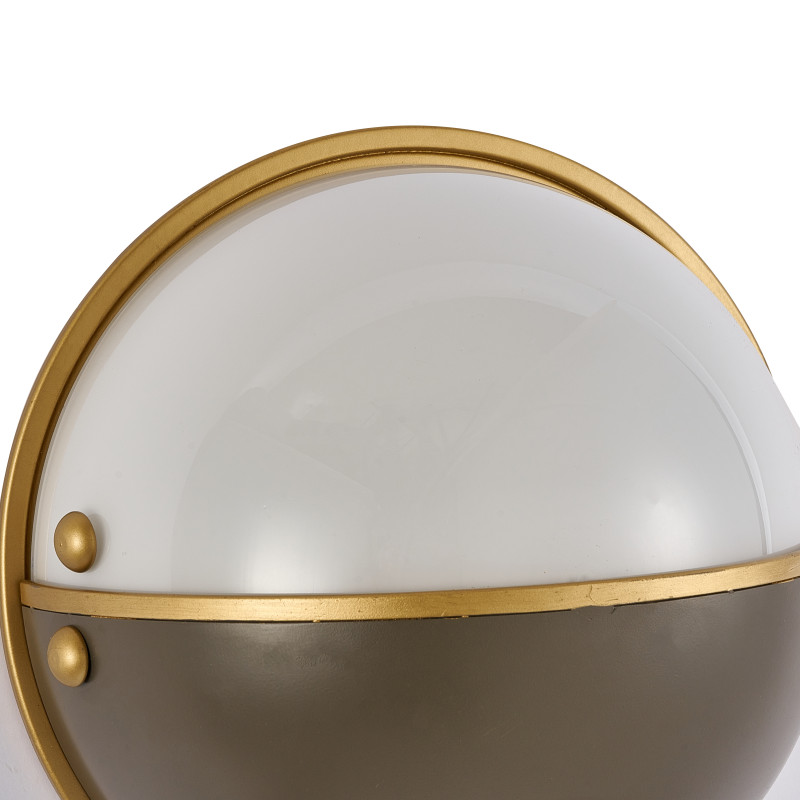 Бра Favourite Radius 2935-1W, D110*W215*H215, каркас золотого цвета, плафон из стекла цвета опала, декоративная вставка черного цвета
