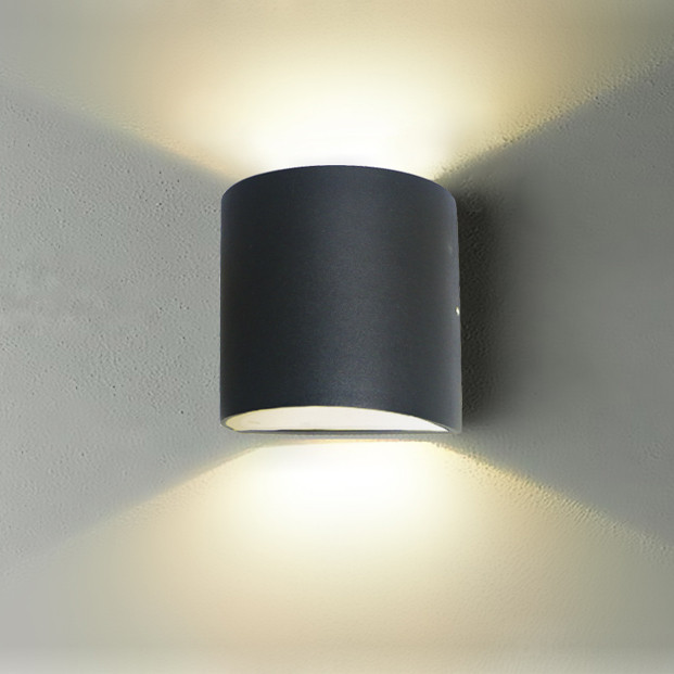 Уличный светильник Favourite Brevis 2683-2W, D80*W120*H120, каркас черного цвета, акриловый рассеиватель белого цвета, два источника света