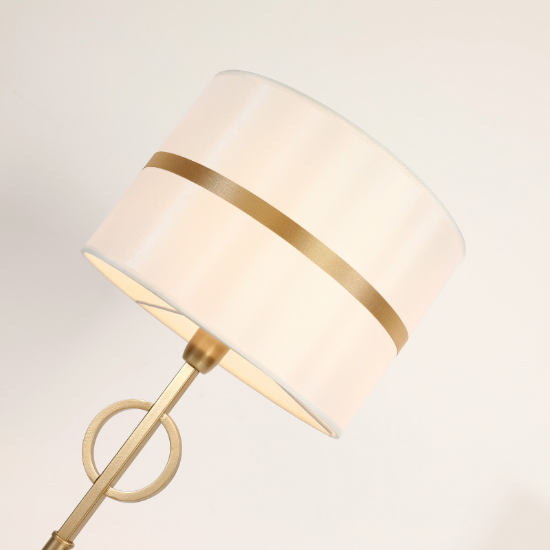 Настольная лампа Favourite Mateo 2634-1T, D270*H570, золотой каркас, плафон из белой ткани с золотой лентой