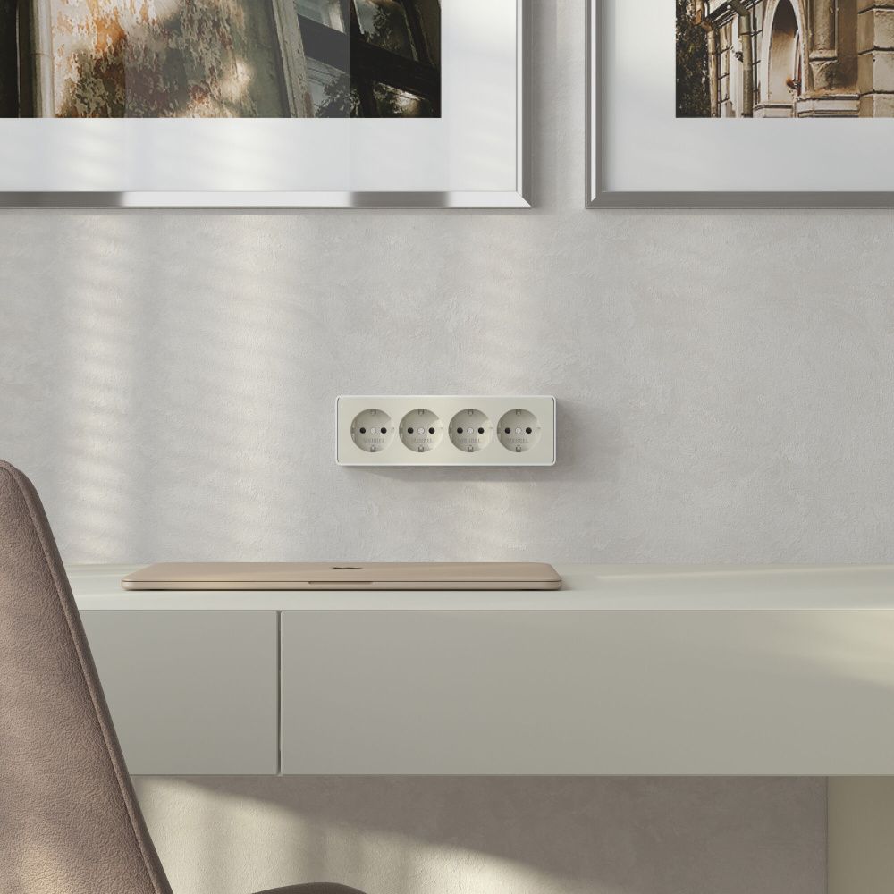 W5072204 Розетка четверная с заземлением и шторками Gallant, слоновая кость Werkel, 4690389217999