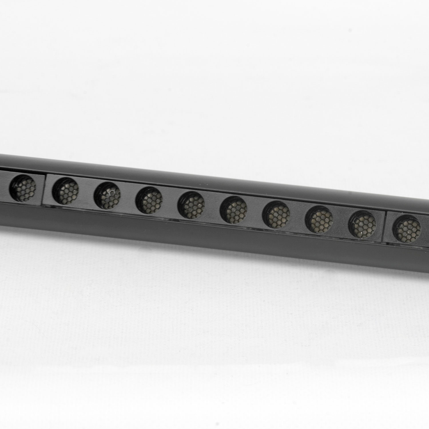 Линейно-подвесной светильник 70*6*30/200 см, 1*LED*15W 4000K Lussole Desoto LSP-7220 черный/бронзовый
