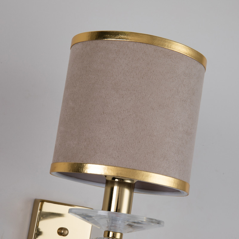 Бра Favourite Rocca 2689-1W, D220*W145*H270, латунь, абажур из бежевой бархатистой ткани с золотой тесьмой