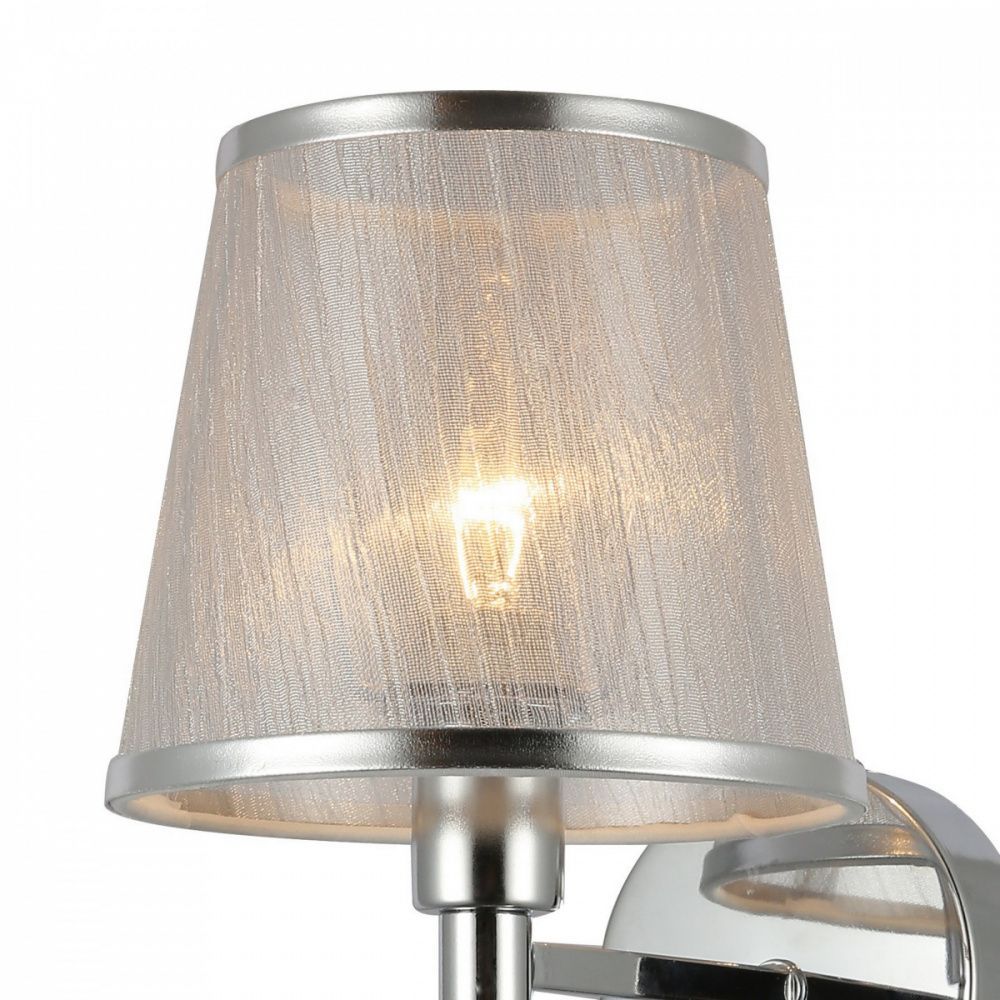 Бра F-Promo Adorna 2855-1W, D200*W150*H430, каркас и декоративные цепочки цвета хром, хрустальная подвеска, плафон из полупрозрачной серебристой ткани с серебряной тесьмой