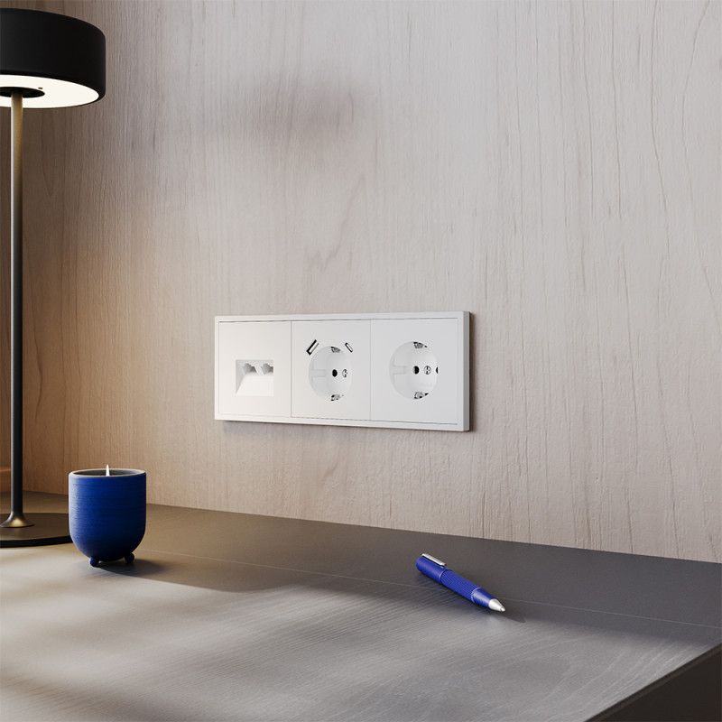 Розетка встраиваемая Voltum S70 с заземлением и защитными шторками, 16А, с USB, A+С, белый матовый пластик Soft touch VLS040502