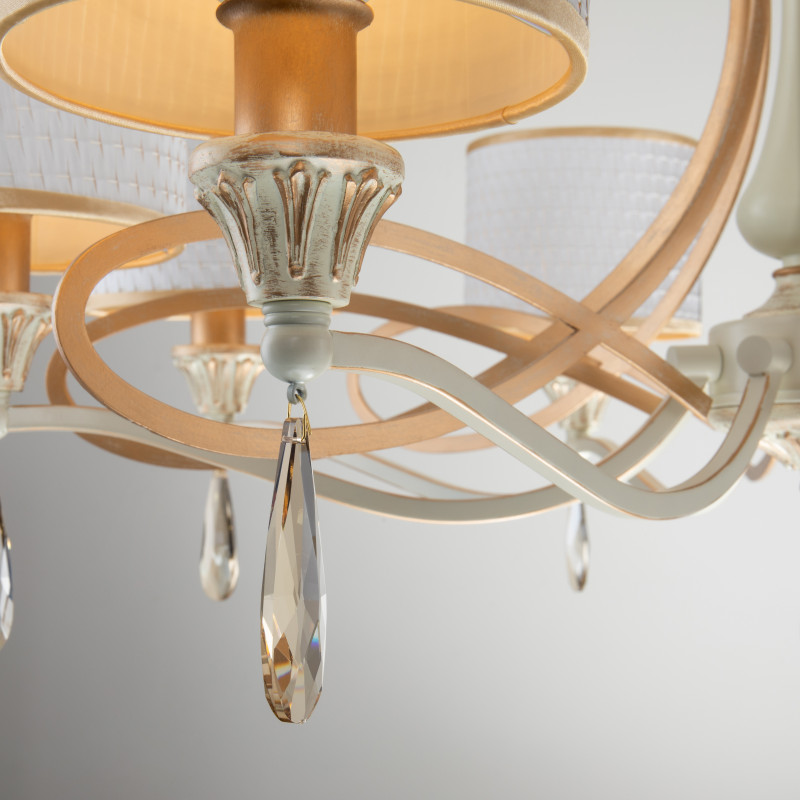 Подвесная люстра Favourite Charlotte 2695-7P, D840*H450/1450, каркас белого цвета с патиной цвета перламутровое золото, абажуры из белой ткани с золотой тесьмой, декоративные элементы из прозрачного хрусталя