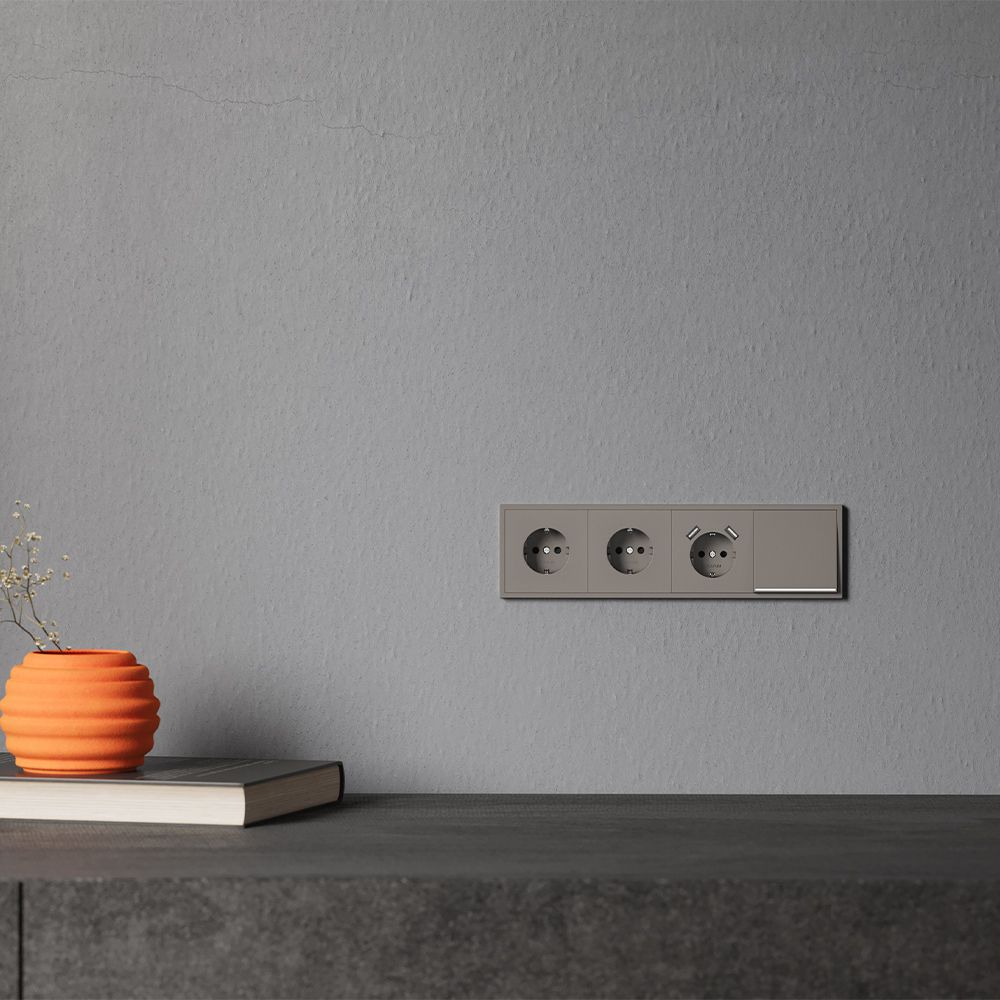 Накладка для розетки с заземлением и защитными шторками, с USB A+A, S70, капучино Voltum VLS000914