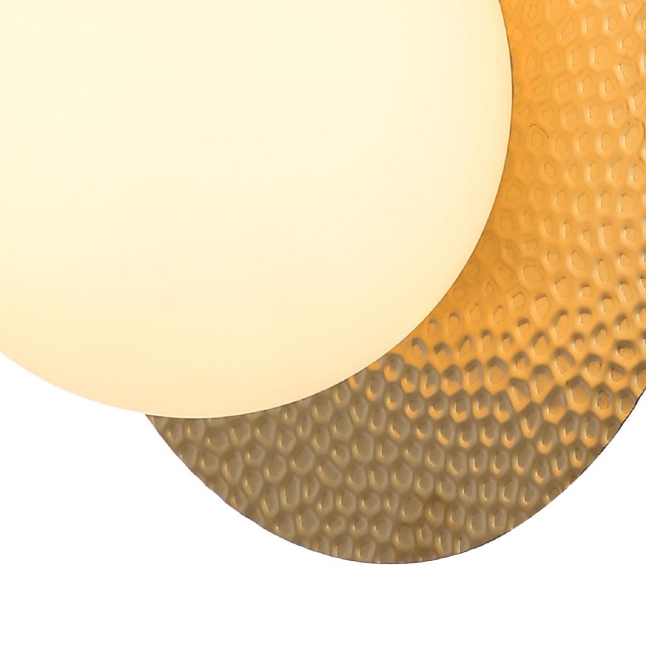 Бра F-Promo Roshni 3050-1W, D155*W195*H195, меди, плафон из белого стекла, декоративный элемент в виде металлического узорного блюдца