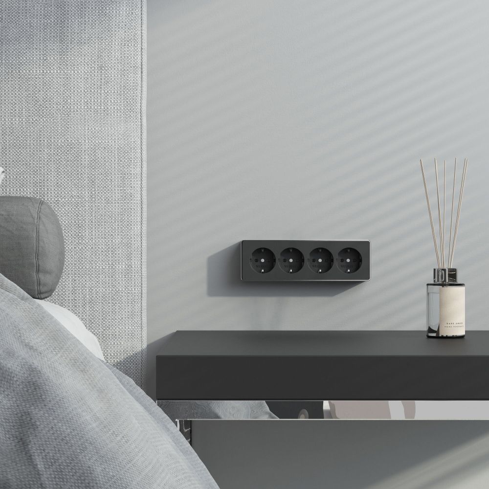 W5072258 Розетка четверная с заземлением и шторками Gallant, черныйхром Werkel, 4690389218026