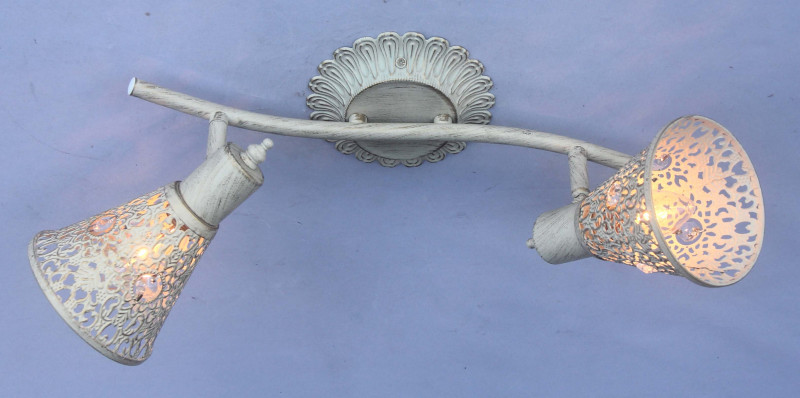 Спот Favourite 1796-2U, белый с золотой патиной