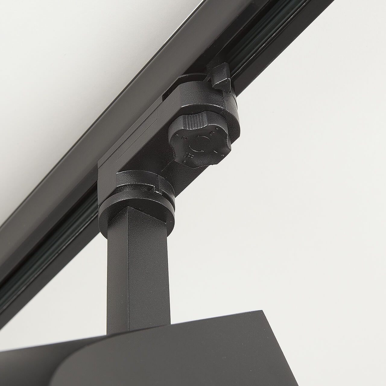 Трековый светильник Elektrostandard Vista, черный, LED, 32W, 3300K, 3000Lm, 4690389111501