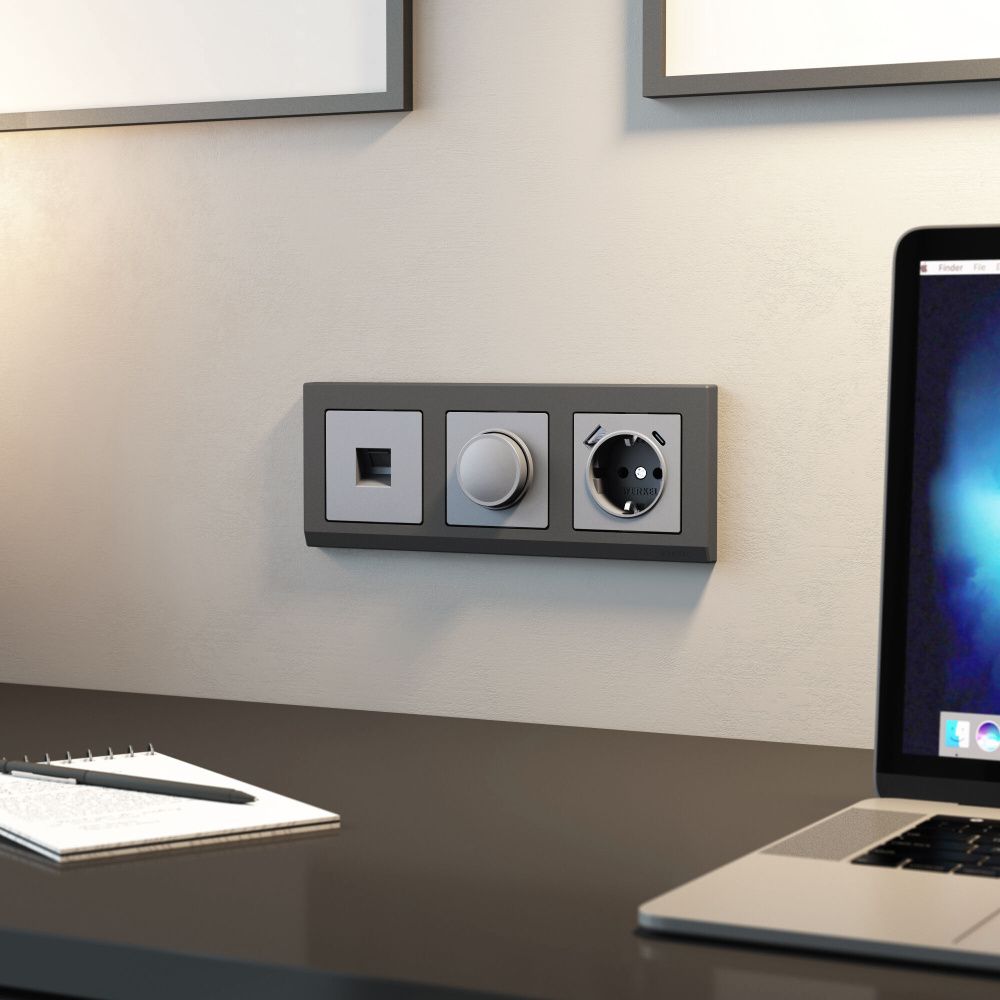 Розетка с заземлением, шторками и USB тип A+C Werkel W1171765, серебряный матовый