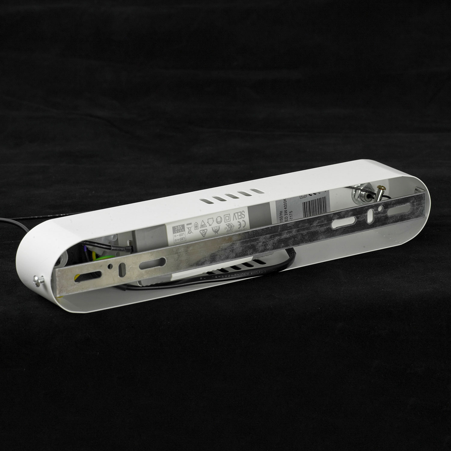 Линейно-подвесной светильник 90*6*40/140 см, 11*LED*3W Lussole Gilbert LSP-7175 белый