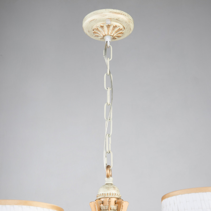 Подвесная люстра Favourite Charlotte 2695-7P, D840*H450/1450, каркас белого цвета с патиной цвета перламутровое золото, абажуры из белой ткани с золотой тесьмой, декоративные элементы из прозрачного хрусталя