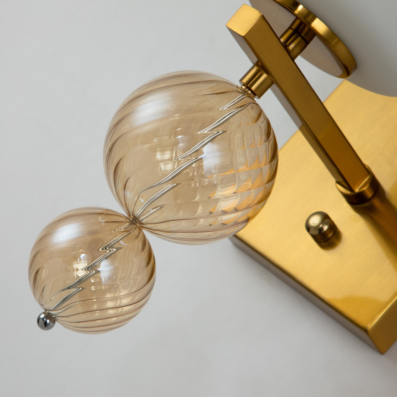 Бра Favourite Ether 2998-1W, D200*W120*H350, латуни, декор в виде узорных выдувных стеклянных шаров янтарного цвета, плафон из стекла белого цвета