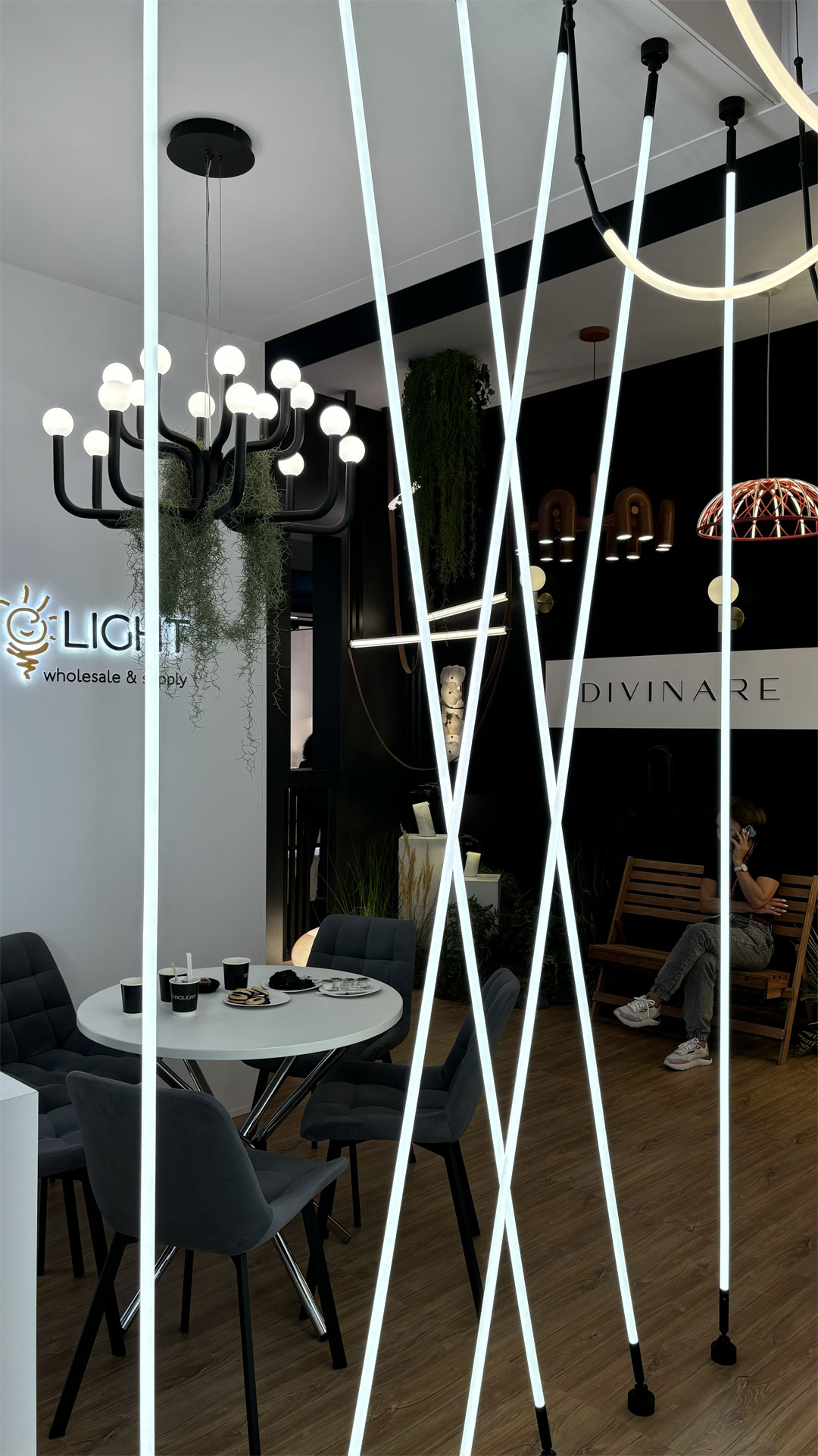Люстра 38*76*82 см, 1*LED, 71W, 3000K Divinare Floriana 8194/06 LM-94, Черный