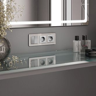 W0032417 Рамка на 3 поста Elite, дымчатый, стекло Werkel, 4690389180750