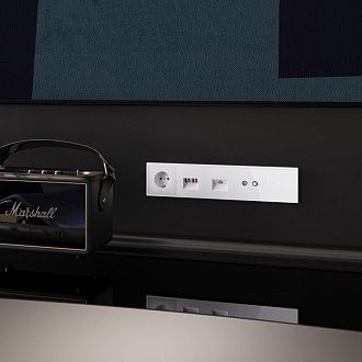 Розетка компьютерная встраиваемая Voltum S70 RJ45 кат.6, белый  пластик  VLS060101