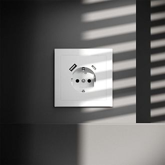 Розетка встраиваемая Voltum S70 с заземлением и защитными шторками, 16А, с USB, A+С, белый матовый пластик Soft touch VLS040502