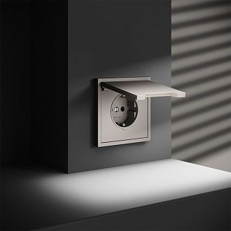 Розетка встраиваемая Voltum S70 с заземлением, защитными шторками и крышкой 16А, кашемир пластик Soft touch VLS040303