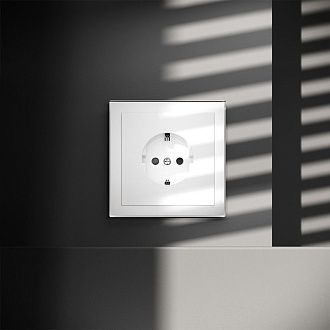 Розетка встраиваемая Voltum S70 с заземлением и защитными шторками, 16А, белый  пластик  VLS040201