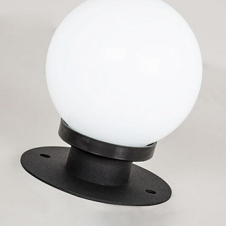 Уличный светильник Favourite Ballito 4069-1T, D120*H150, каркас черного цвета, плафон из белого акрила, IP44