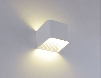 Бра  1*LED*3W, 3000K Crystal Lux CLT 010W100 WH, Белый
