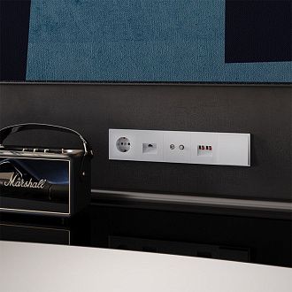 Розетка компьютерная встраиваемая Voltum S70 RJ45 кат.6, белый матовый пластик Soft touch VLS060102