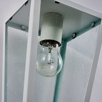 Уличный светильник Favourite Bison 4000-1W, D225*W360*H595, каркас белого цвета, плафон из прозрачного узорного стекла
