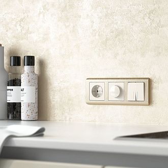 W1171113 Розетка с заземлением и шторками, перламутровый рифленый Werkel, 4690389161032