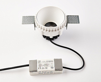 Светильник 9 см, 12W, 4000K, ITALLINE IT08-8021 white 4000K, белый, вр 8 см