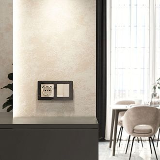 W1171743 Розетка с заземлением, шторками и USB тип A+C, айвори акрил Werkel, 4690389197833