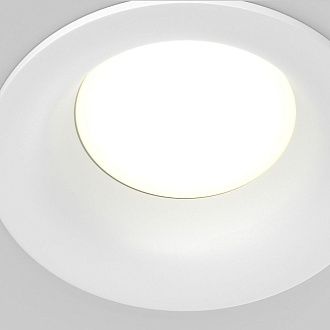 Встраиваемый светильник 11 см, IP44 Maytoni Technical Slim DL027-GX53-W, белый