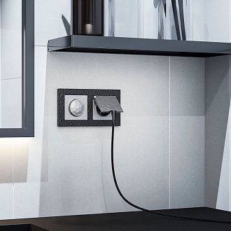 W1271206 Розетка влагозащ. с зазем. с защит. крышкой и шторками, hammer серебряный Werkel, 4690389162862